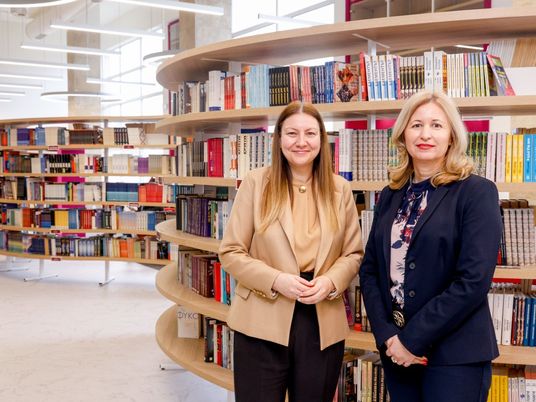 Проф. д-р Цветана Стоянова, зам.-ректор по институционално и бизнес сътрудничество и студентски политики и Катерина Шопова, директор „Човешки ресурси“ в Лидл България