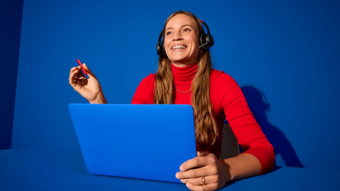 Mitarbeiterin mit Headset