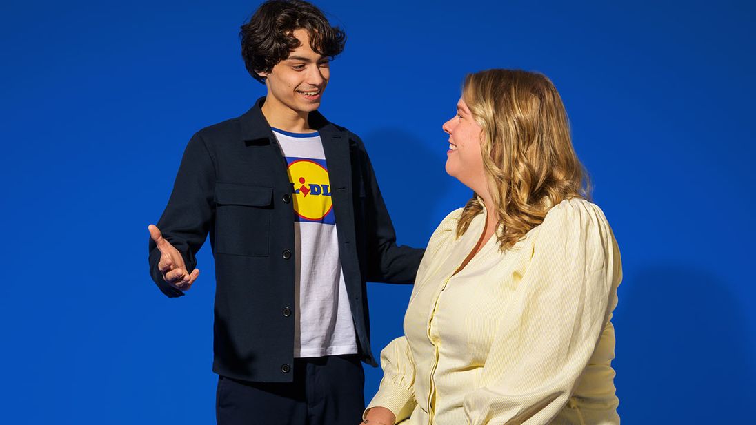 IT medewerkers in overleg bij de Lidl campus in Huizen
