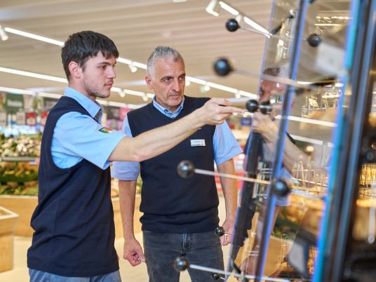 apprendista e tutor in filiale nella zona back-off