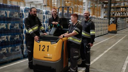 Staplerfahrer Team im Warenlager