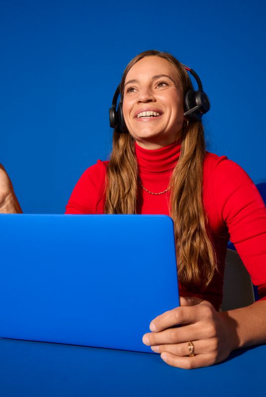Mitarbeiterin mit Headset