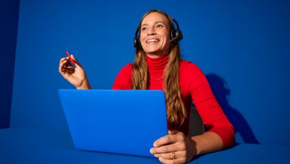 Mitarbeiterin mit Headset