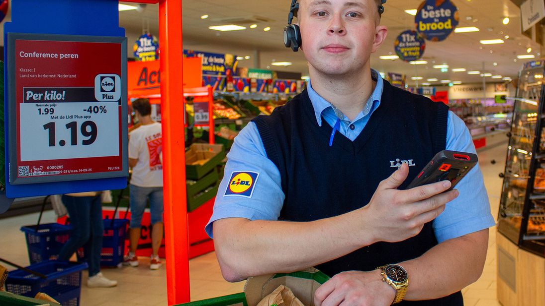 Stefan plaatsvervangend supermarktmanager bij de peren