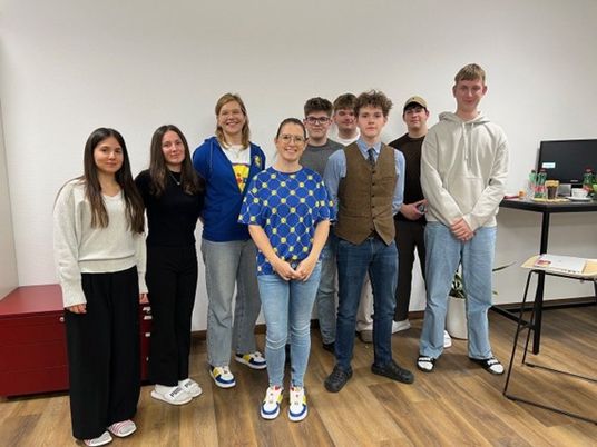 Schüler und Schülerinnen der HAK Neumarkt beim Bewerbungstraining mit Lidl Österreich