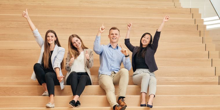 Studenten auf der Treppe