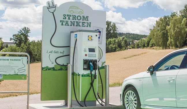 E-Tankstelle auf einem Lidl Parkplatz