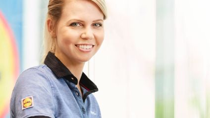 Verkäuferin an der Kasse