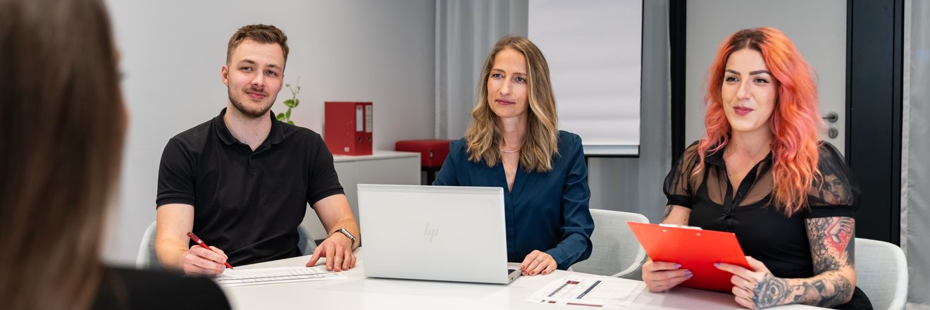 Pohovor v office s kandidátkou