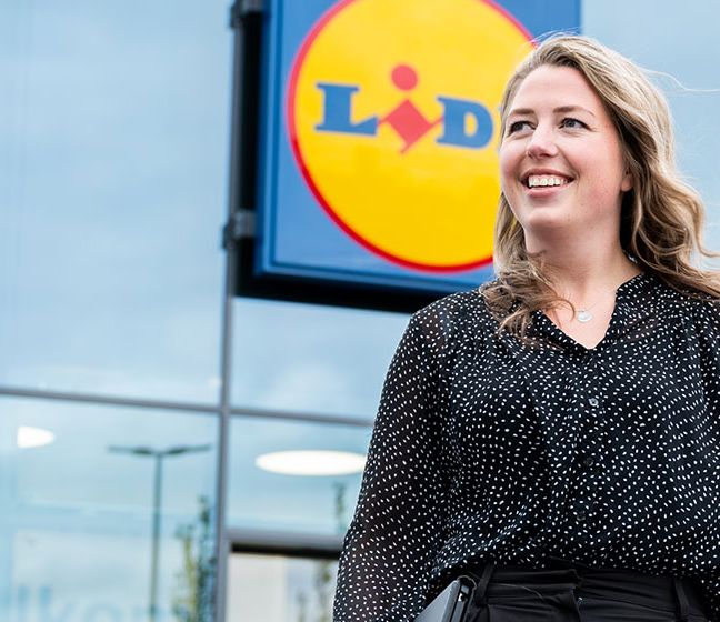 Rayonmanageer staat voor de supermarkt