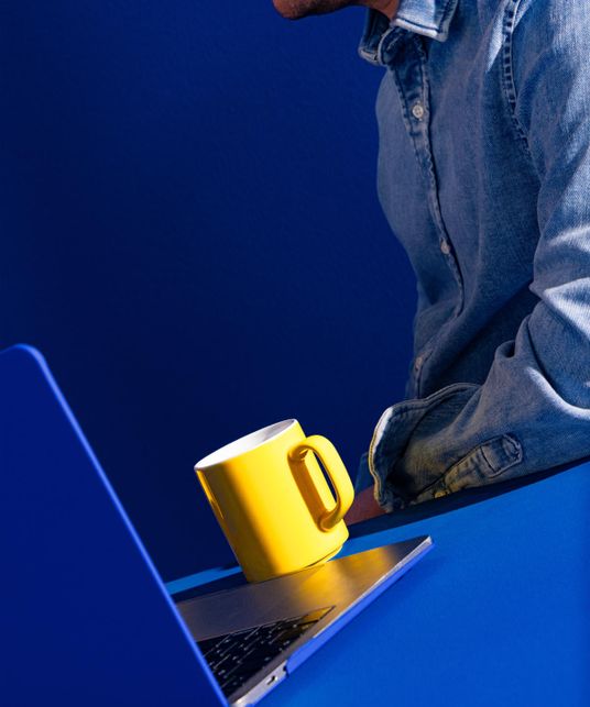 Mitarbeiter am Laptop