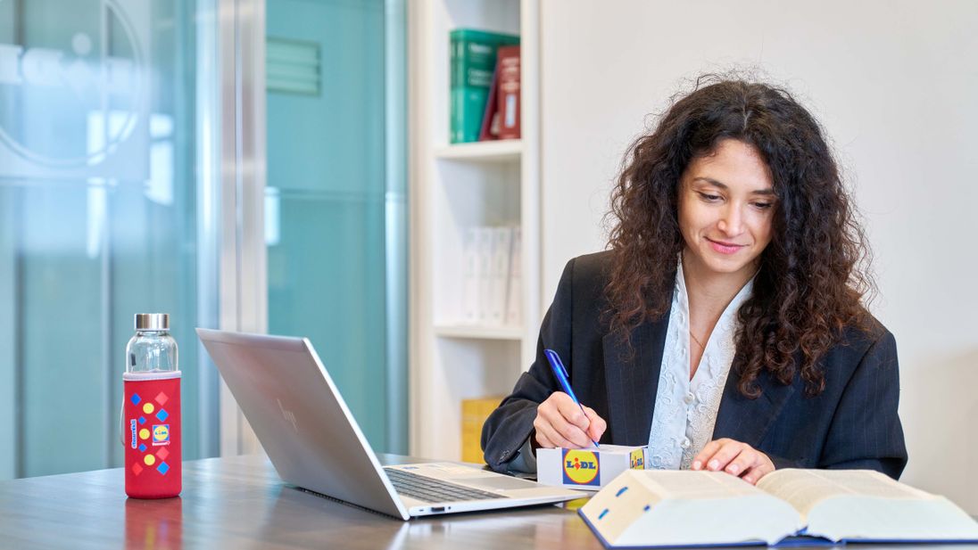 Collega donna Area Legal & Compliance