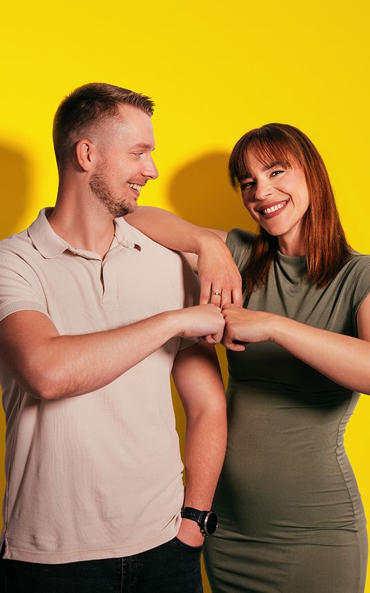 zena planuje project a vpisuje do canvy