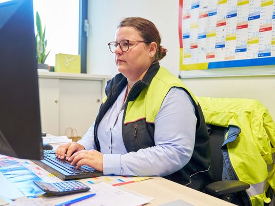 Responsabile Processi Operativi a PC in ufficio