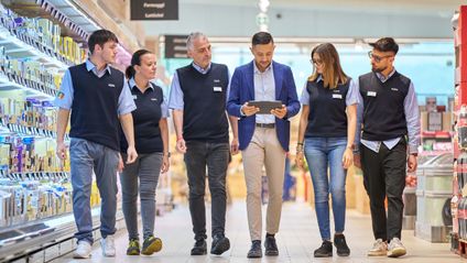 area manager con squadra in punto vendita