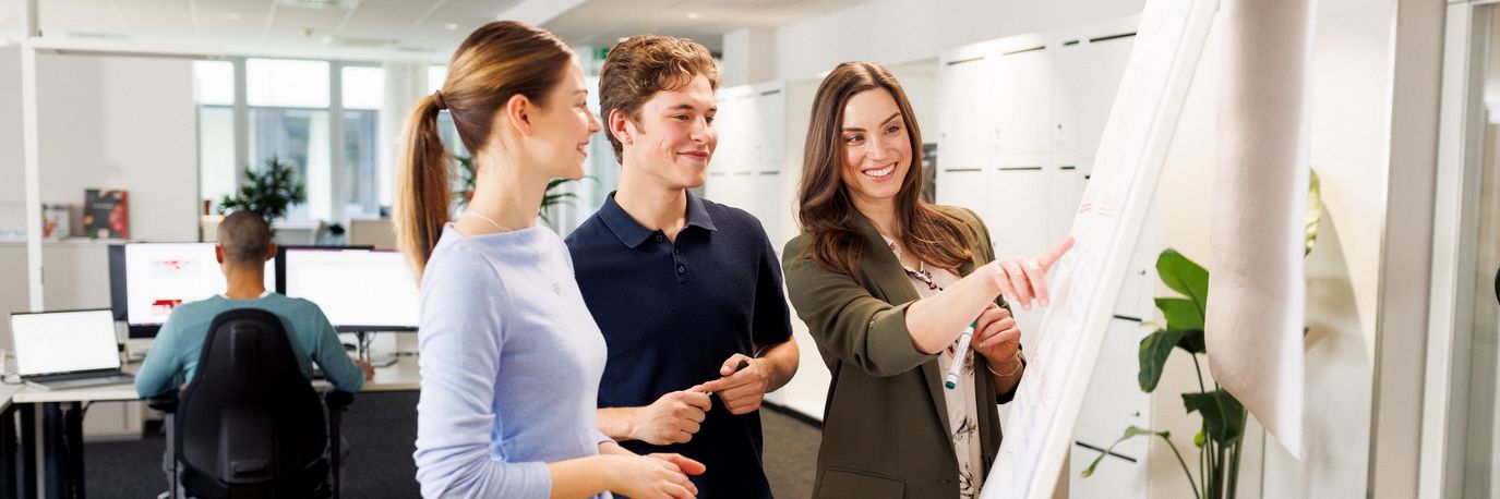 https://career.img.schwarz/uQyHLoDLbvRxXDfGXwW5bMdHo79QDiR19O_znhG5El0/dpr:1/h:458/rt:fill/w:1375/czM6Ly9jYXJlZXItcG9ydGFscy1wcm9kLWFzc2V0cy9jYXJlZXItcHJvZC9pbWFnZXMvOS84LzkvMi85Mjk4OS0xLWRlX0RFLzE0NGRjOWFiZGU3Ni0wMV9rYXVmbGFuZF9hZ2EyNF8xNTgwNy5qcGc