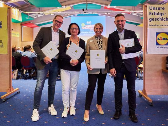 Amir und sein Team auf einem Event.