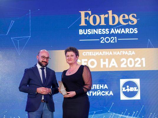 Главният изпълнителен директор Милена Драгийска получи наградата „CEO на 2021“ от Forbes Business Awards
