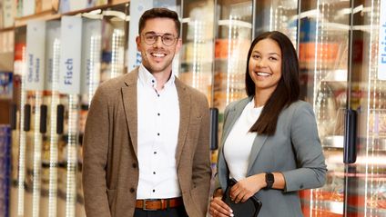 Verkaufsleiterin mit Kollege