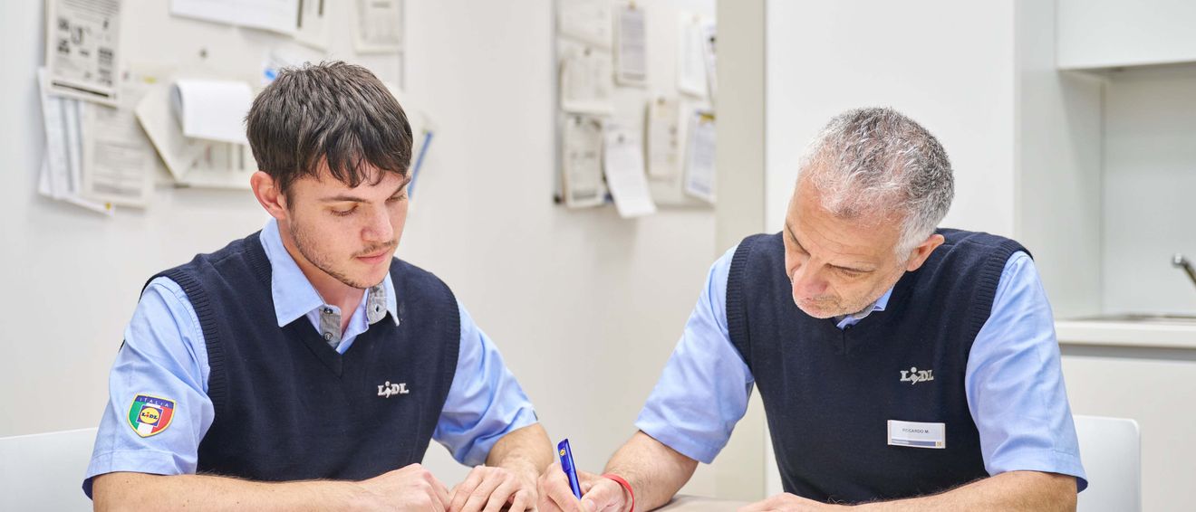 assistant store manager firma